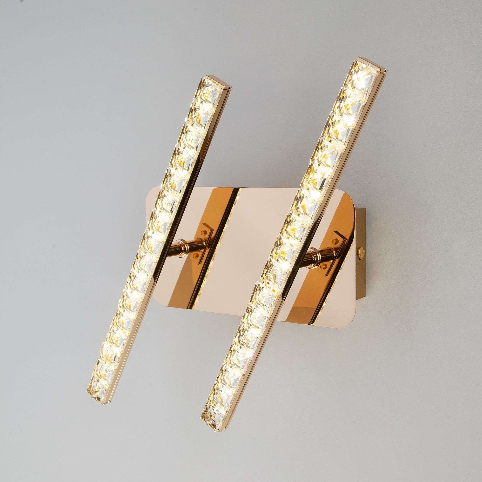 Светодиодный настенный светильник с хрусталем 90041/2 золото. Фото 1