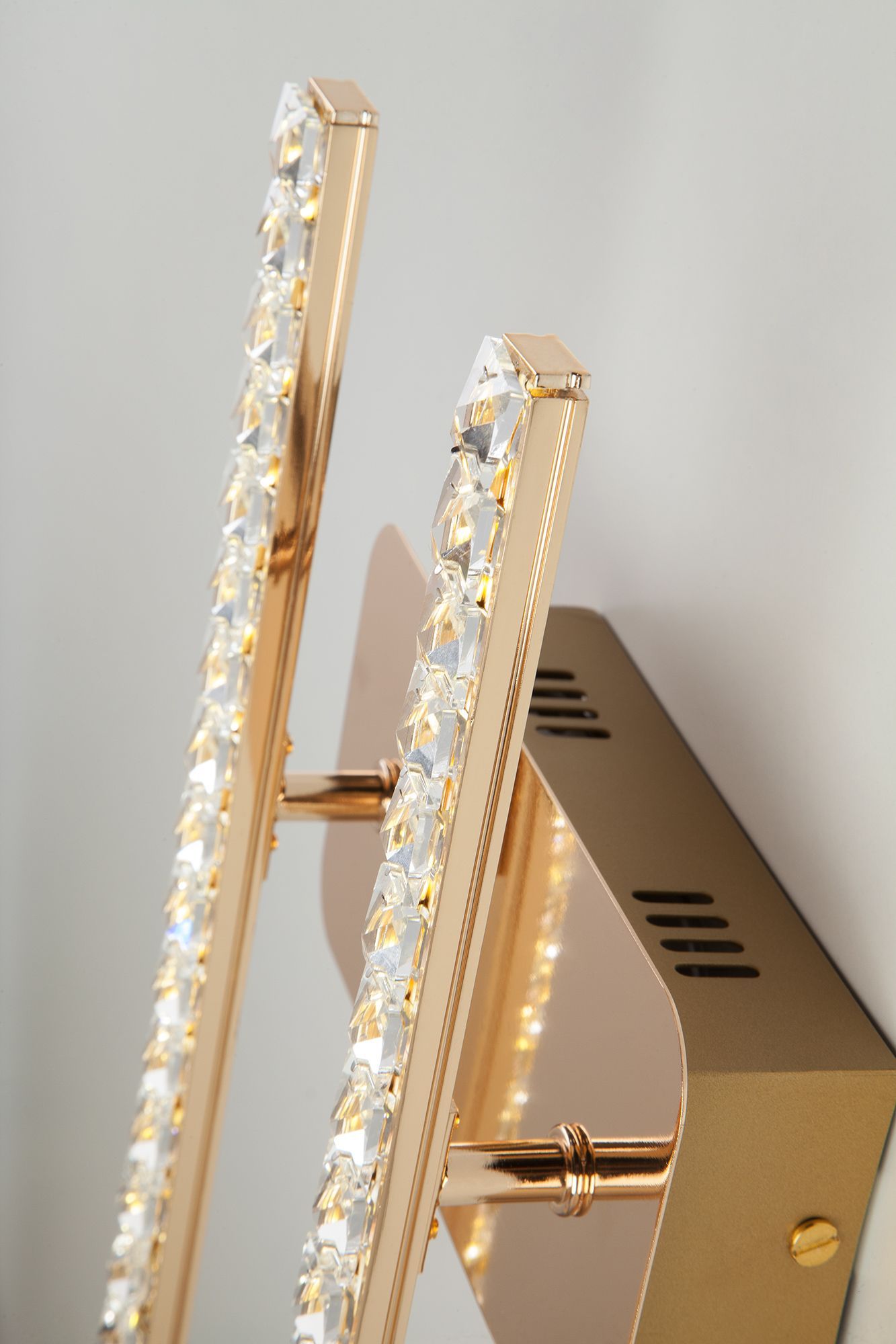 Светодиодный настенный светильник с хрусталем 90041/2 золото. Фото 4