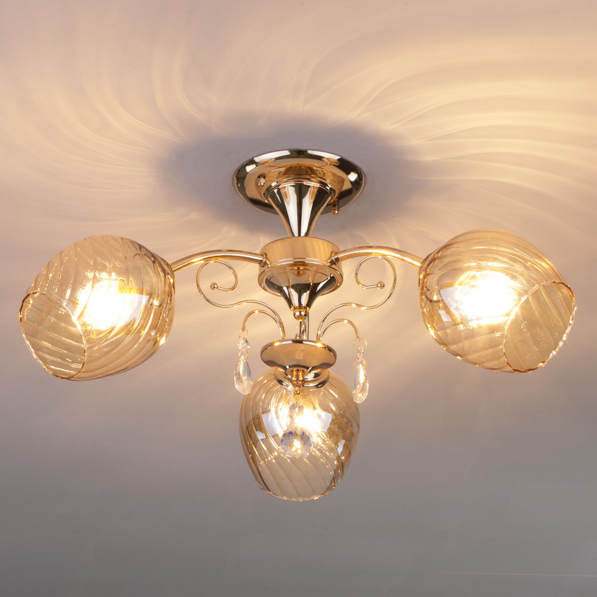 Потолочный светильник со стеклянными плафонами 30120/3 золото. Фото 4