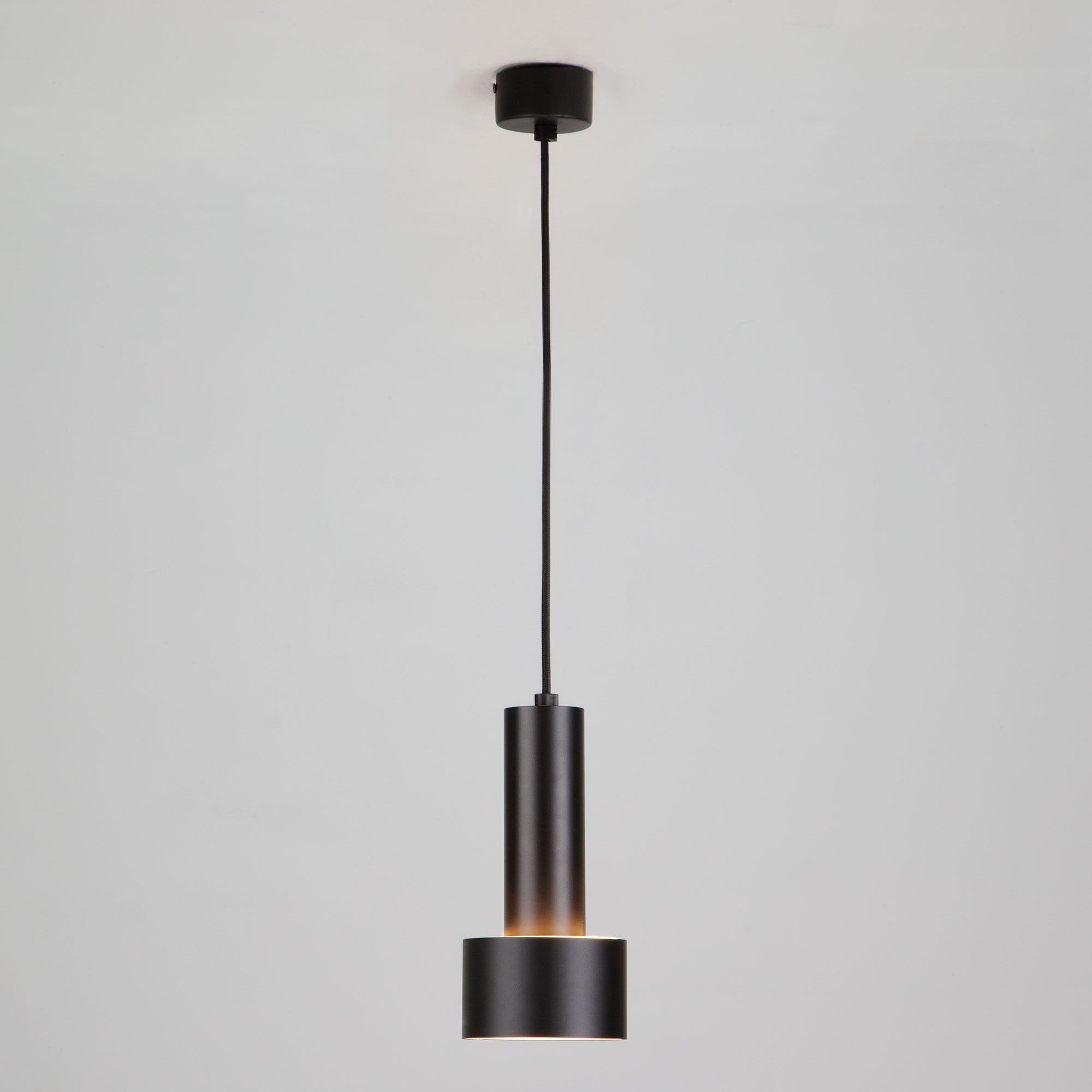 Подвесной LED светильник с матовым рассеивателем 50134/1 LED черный/золото