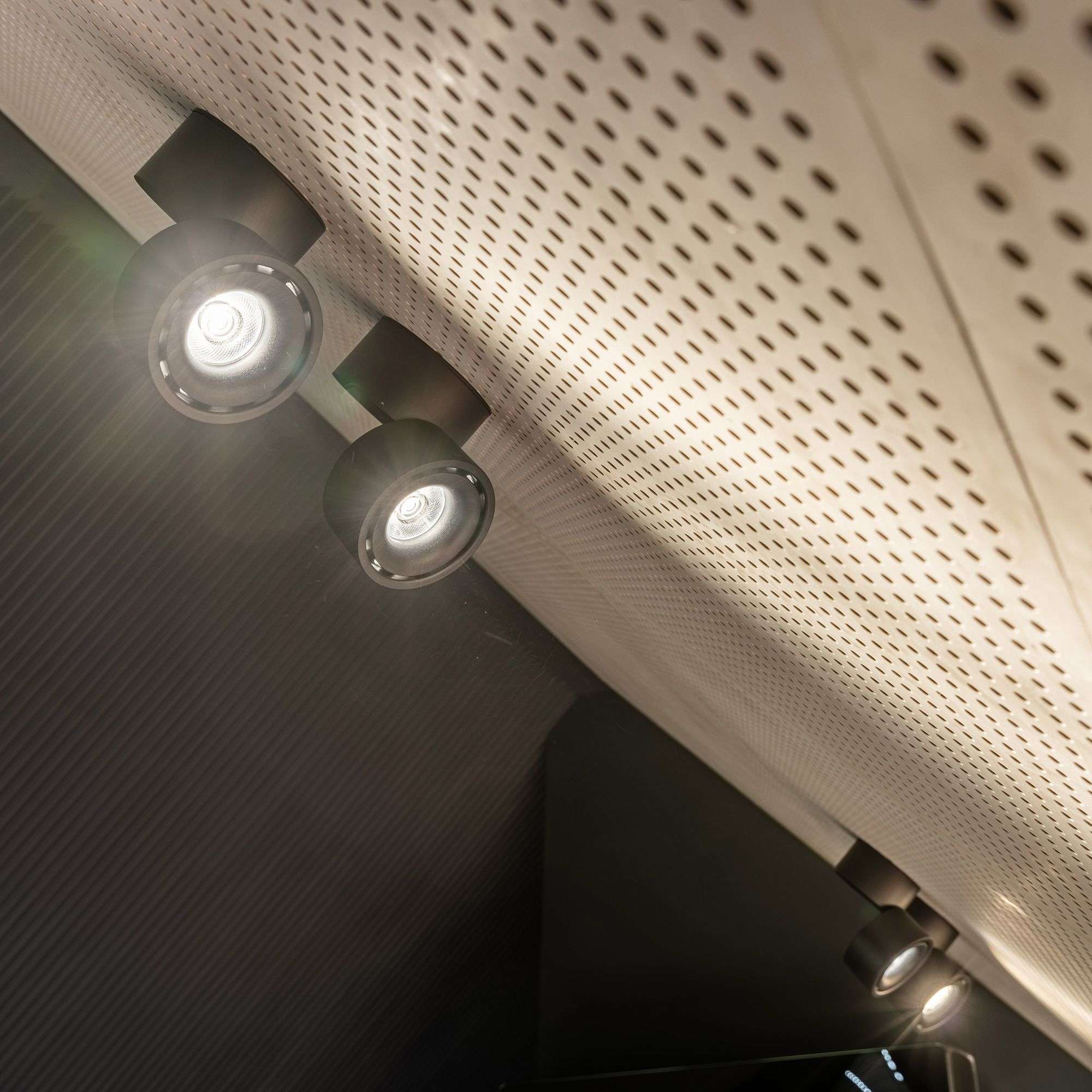 Накладной потолочный светодиодный светильник DLR031 15W 4200K 3100 черный матовый. Фото 8