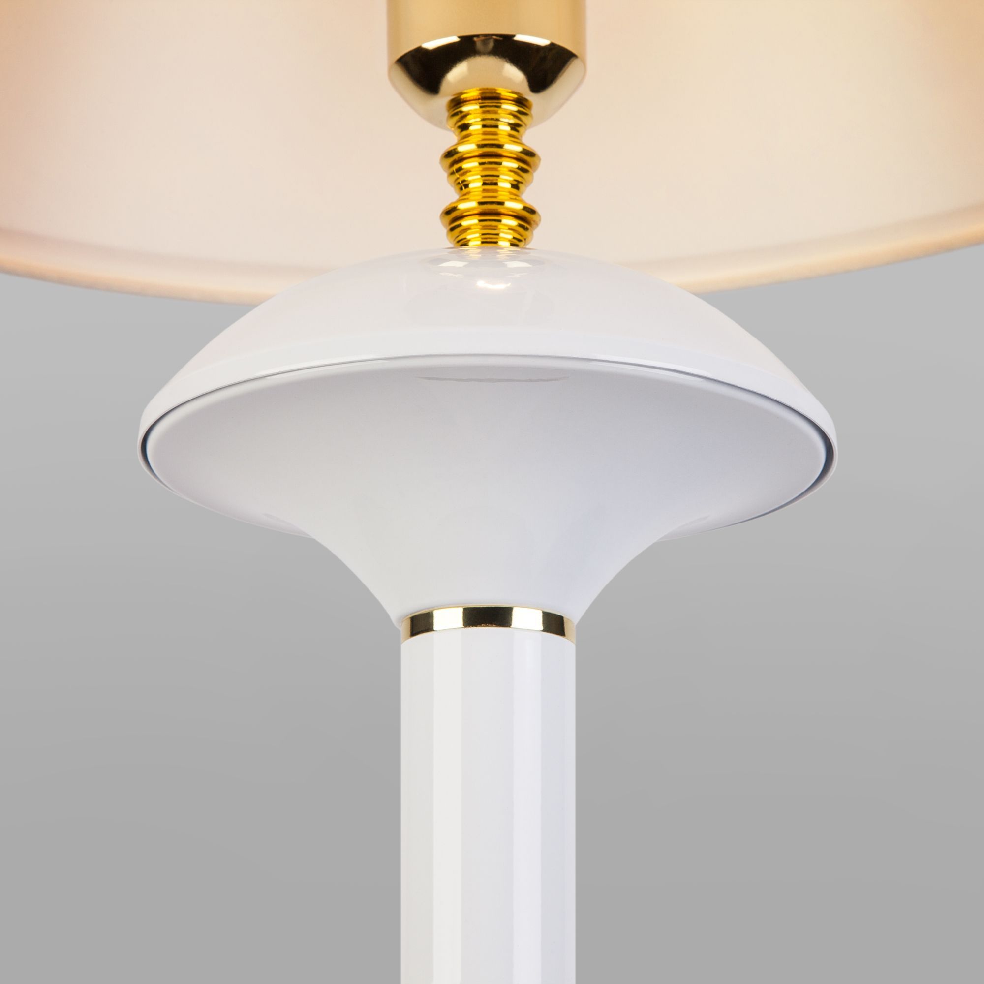 Напольный светильник с абажуром Eurosvet Lorenzo 01086/1 глянцевый белый. Фото 5