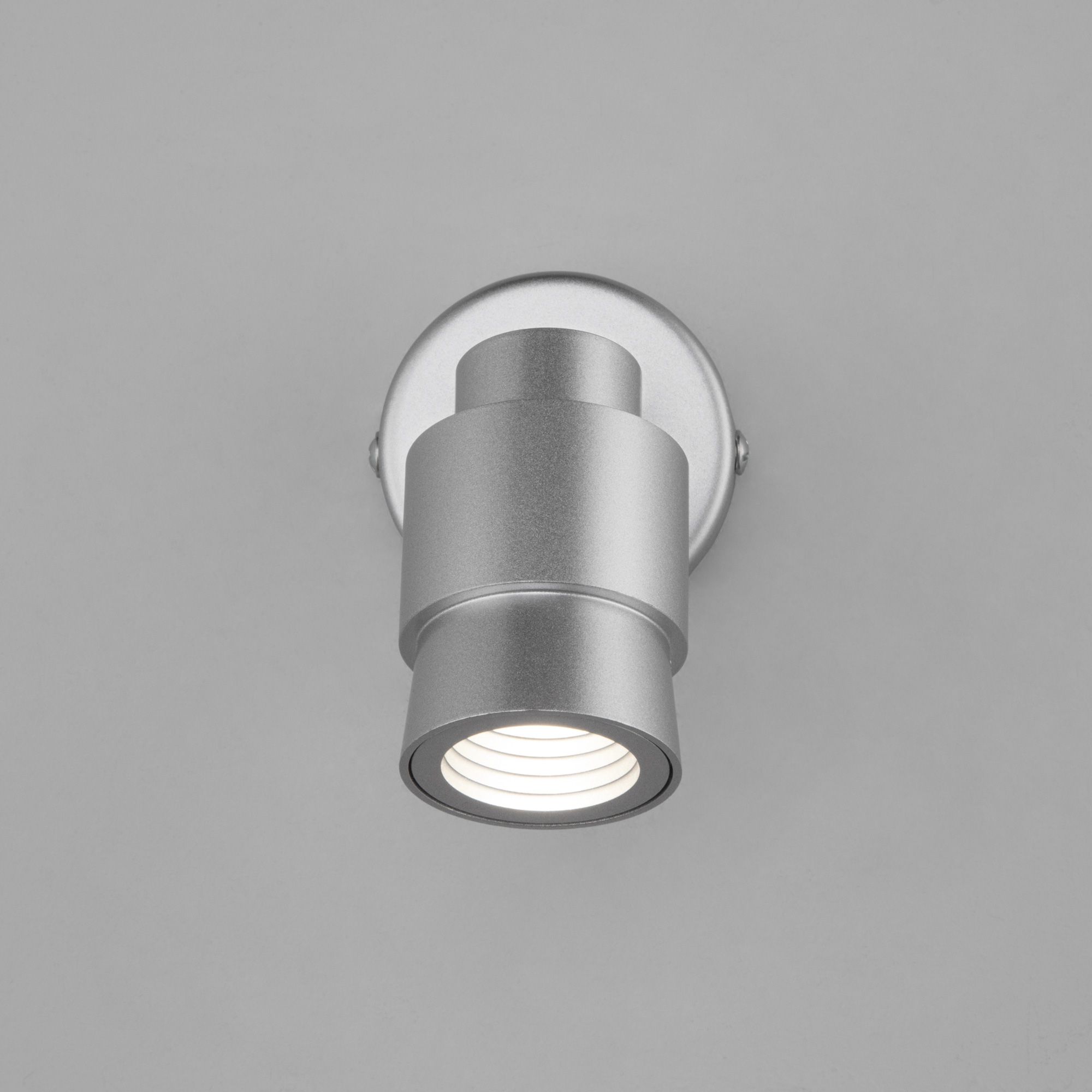 Настенный светодиодный светильник Eurosvet Plat 20125/1 серебро. Фото 3