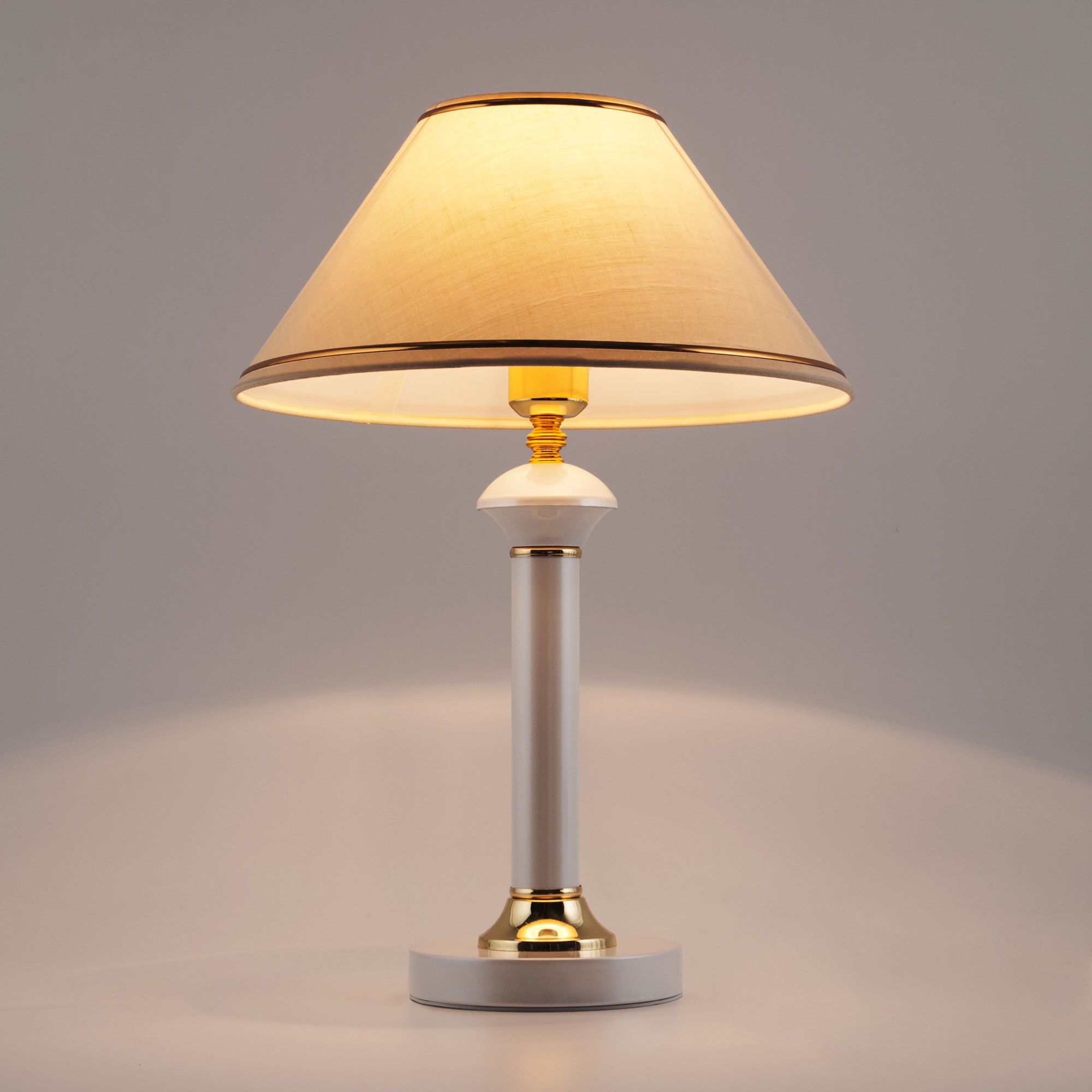 Настольная лампа Eurosvet Lorenzo 60019/1 глянцевый белый. Фото 2