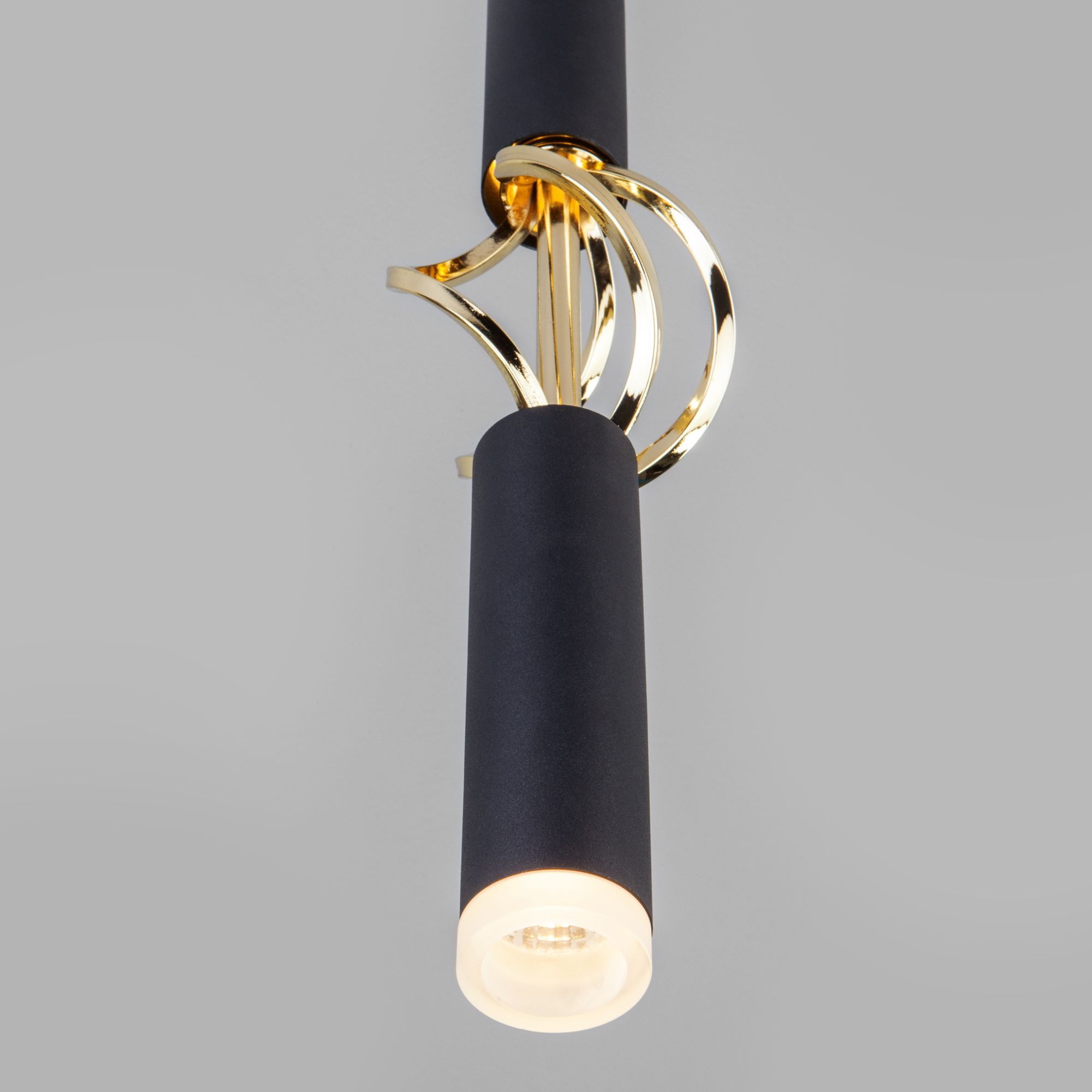 Подвесной светодиодный светильник Eurosvet Lance 50191/1 LED черный/золото. Фото 5