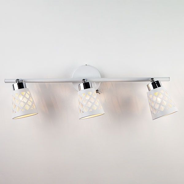 Настенно-потолочный светильник с поворотными плафонами 20060/3 белый