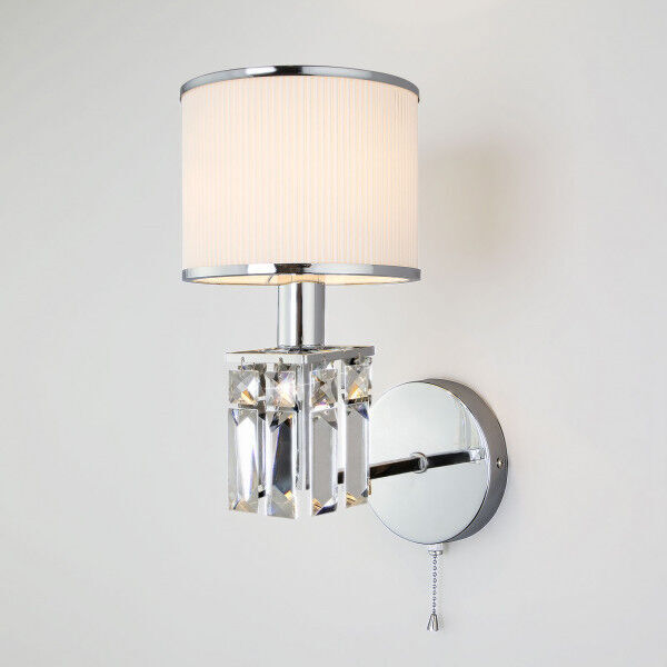 Настенный светильник с абажуром