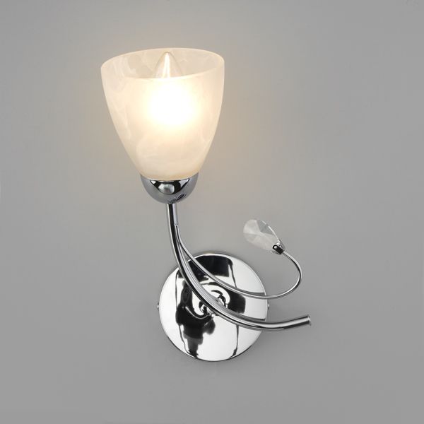 Настенный светильник со стеклянным плафоном