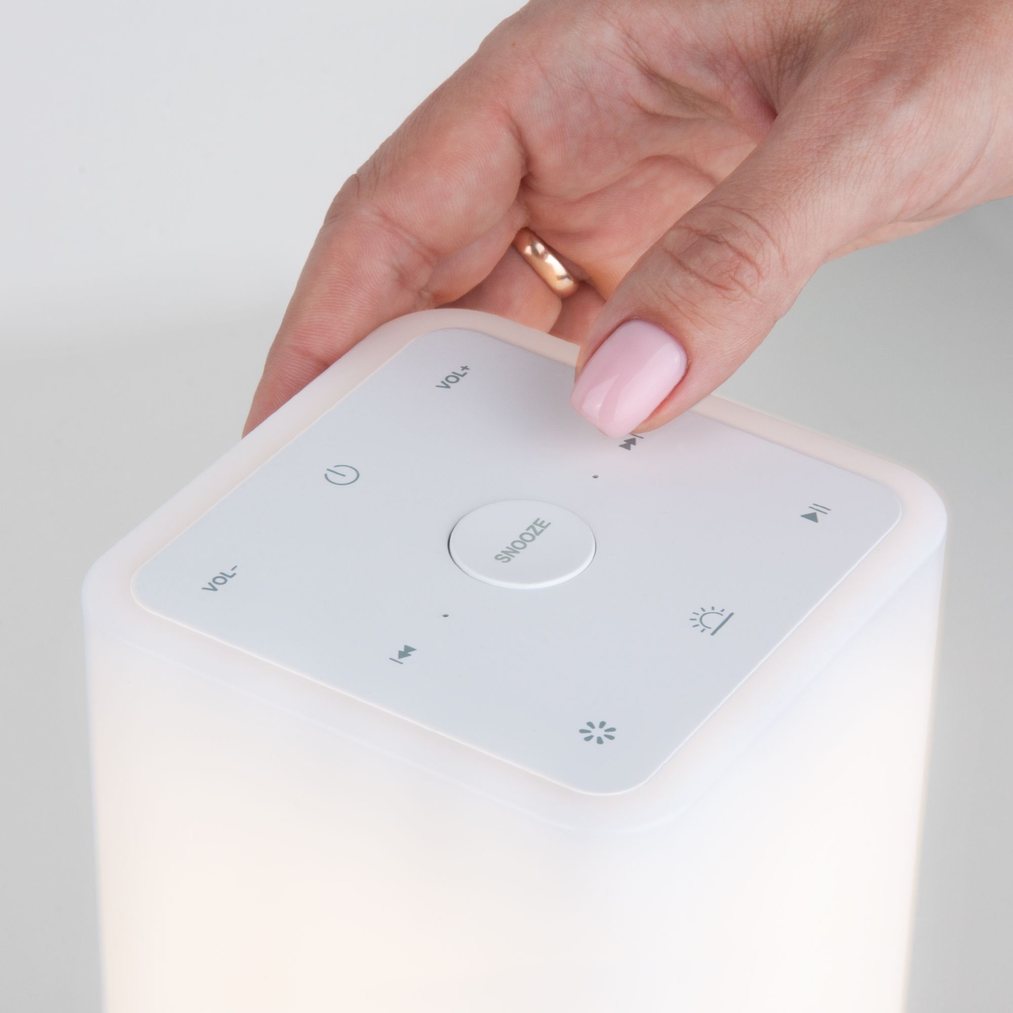 Smart-лампа с Bluetooth-колонкой Eurosvet Media 80418/1 серебристый. Фото 3